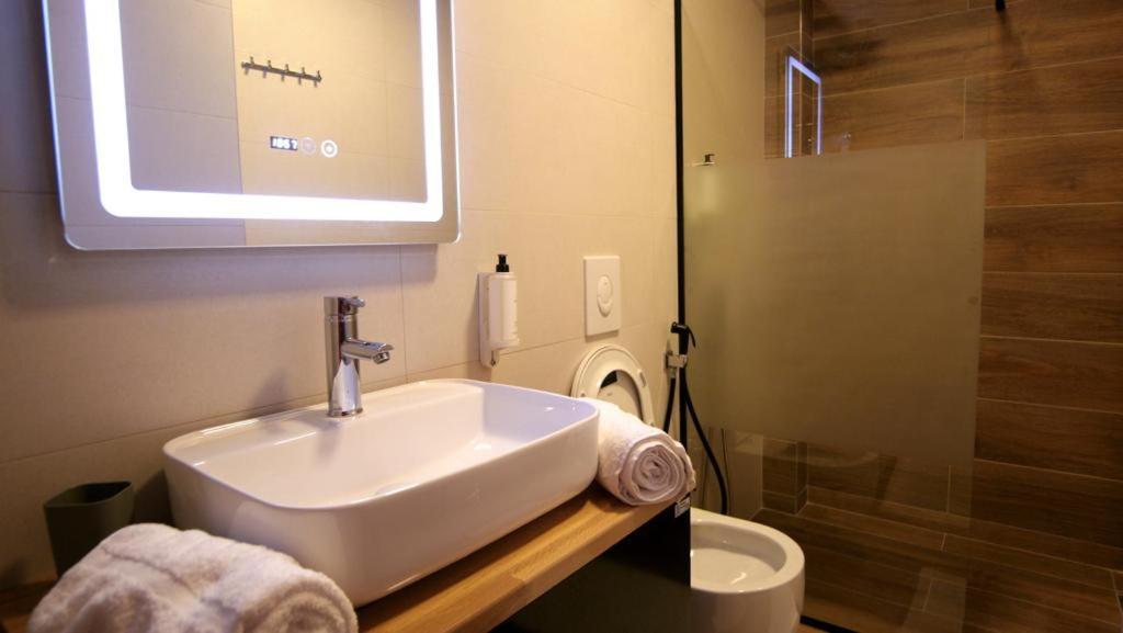 Koni'S Studio Apartments Tiran Dış mekan fotoğraf